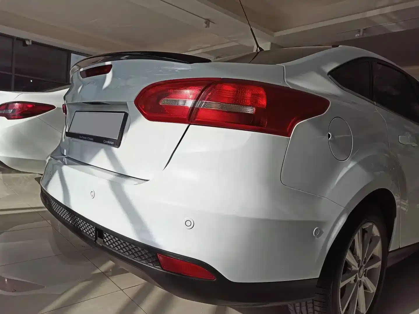 FOCUS IÇIN UYUMLU 2014-2018 HYBRID SPOILER - PIANO BLACK (PARLAK SIYAH)