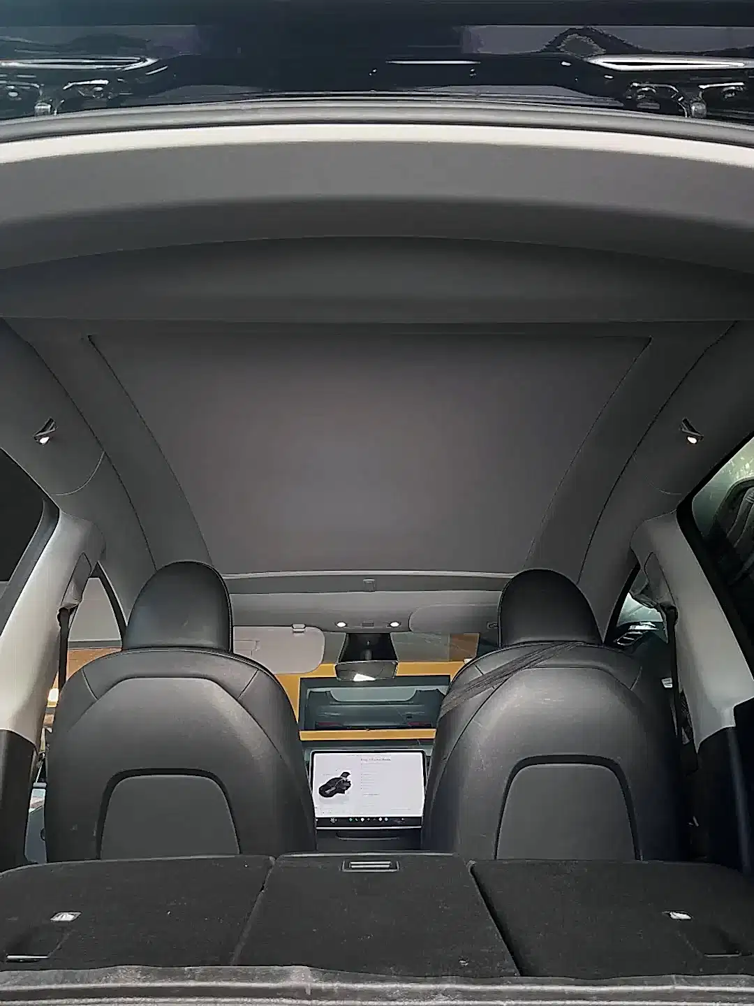 TESLA MODEL Y JUNİPER İÇİN UYUMLU ELEKTRİKLİ TAVAN PERDESİ